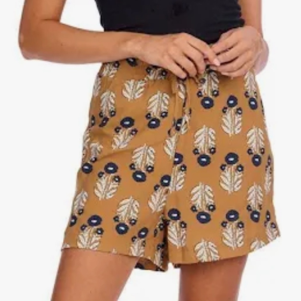 Mud Pie NWT Marlo Printed floral shorts size Large elastic waist